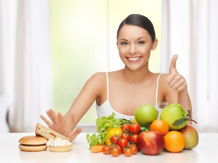 Ăn nhiều rau xanh và hoa quả giúp da đẹp hơn - chăm sóc da mặt khô