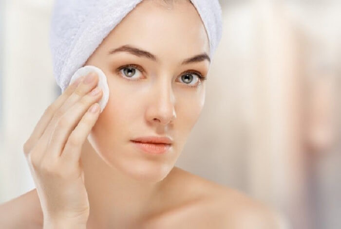 Luôn giữ da mặt được sạch sẽ và thông thoáng giúp đẩy lùi mụn - chăm sóc da mặt bị mụn