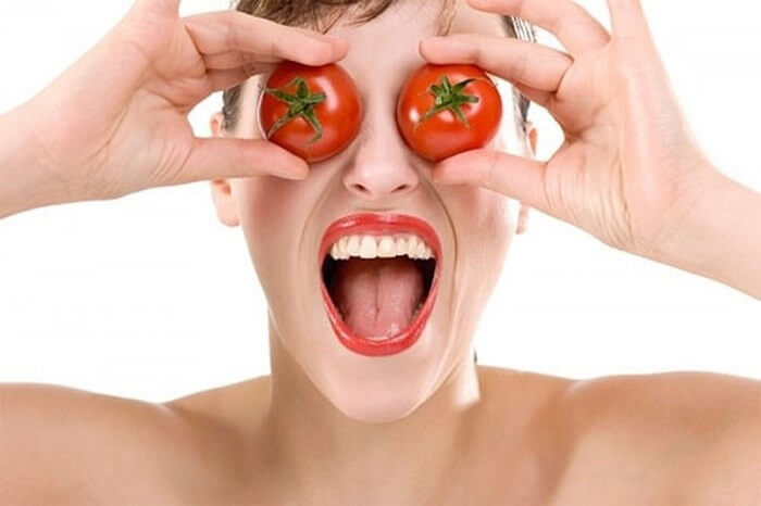 Mặt nạ cà chua làm trắng da mặt tại nhà đơn giản, tiết kiệm - thực phẩm tốt cho da mụn
