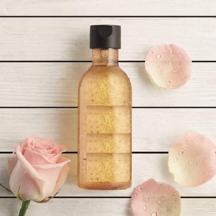 Nước hoa hồng là một trong những bước skincare khá quen thuộc với các nàng - dùng nước hoa hồng xong có phải rửa mặt