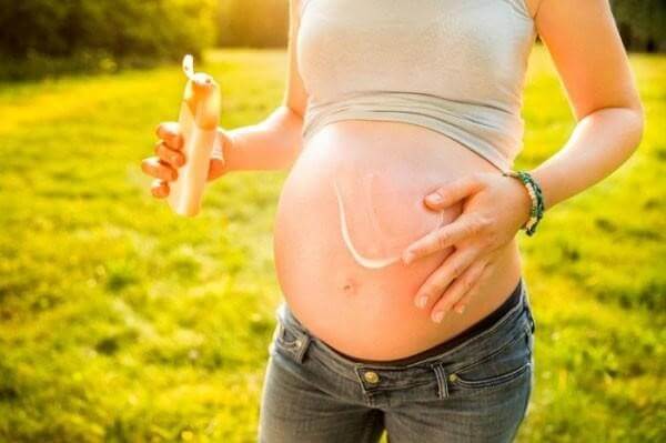 Phụ nữ mang thai cũng cần sử dụng kem chống nắng để bảo vệ da - kem chống nắng cho phụ nữ