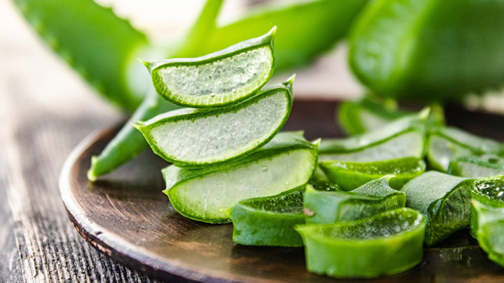 Gel nha đam hiệu quả giảm sự sưng viêm của mụn mủ. - trị mụn mủ