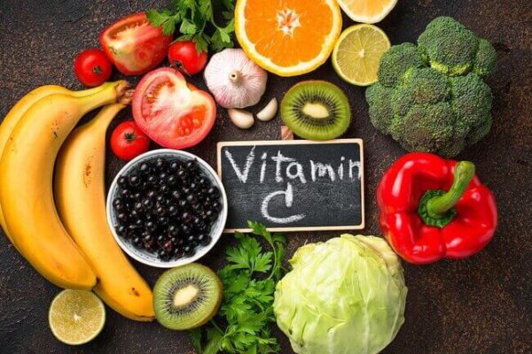 Vitamin C có từ nhiều nguồn cung cấp, không chỉ trong thực phẩm mà mỹ phẩm cũng rất phổ biến.
