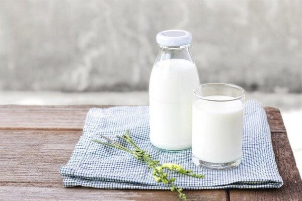 Lactic acid có nguồn gốc từ thành phần quen thuộc là sữa.