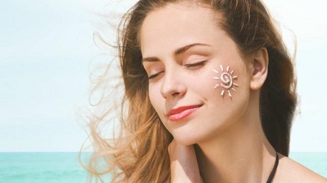 Cần chống nắng kĩ để tránh da bị lão hóa sớm - serum chống lão hóa nào tốt