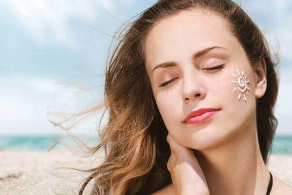 Đừng quên chống nắng mỗi ngày để bảo vệ làn da của mình