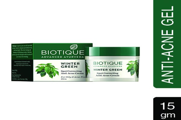 Kem trị mụn Biotique có chứa lá winter green phù hợp cho trị mụn mà không gây bắt nắng