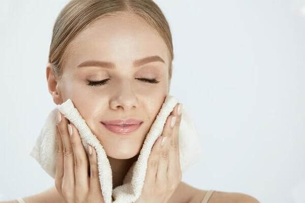 Làm sạch mỗi ngày giúp da hấp thu dưỡng chất tốt hơn và ngăn ngừa mụn