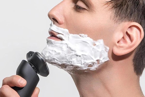 Lưu ý các thành phần trong kem cạo râu có thể gây ra mụn - serum trị mụn cho nam