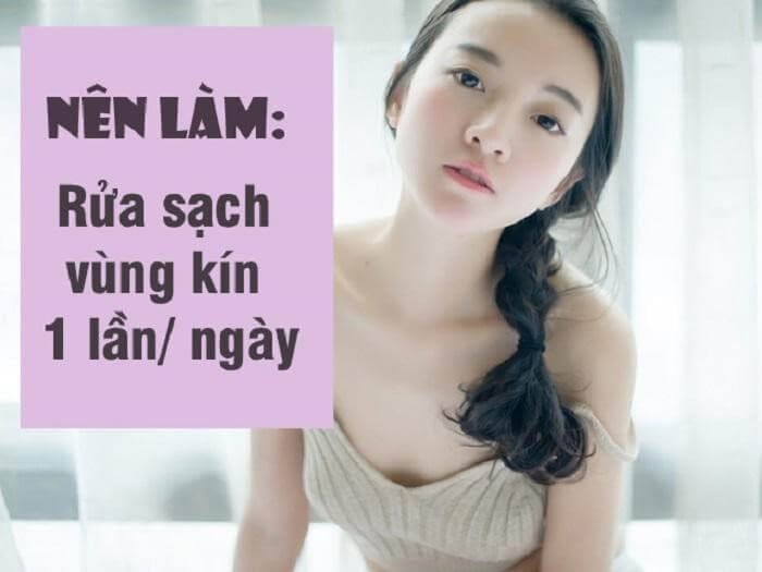 Nên rửa vùng kín một lần một ngày. - nước rửa phụ khoa