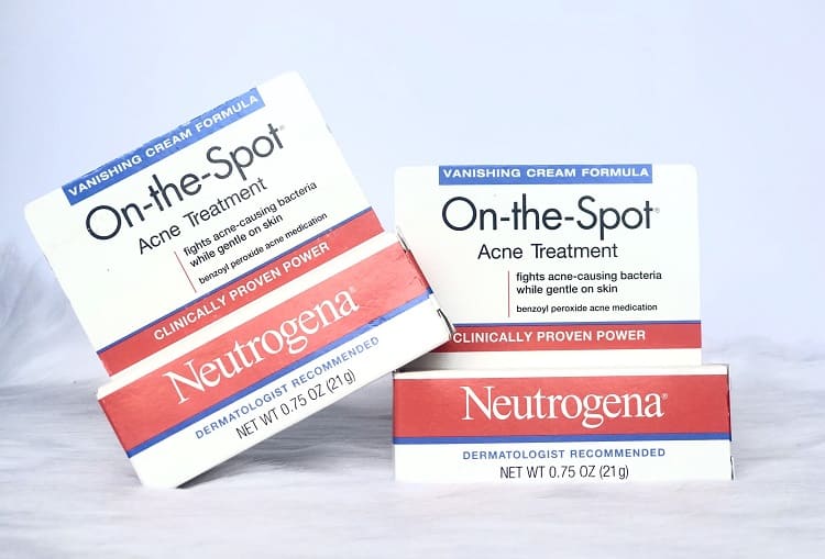 Neutrogena spot treatment trị mụn với 2,5% benzoyl peroxide
