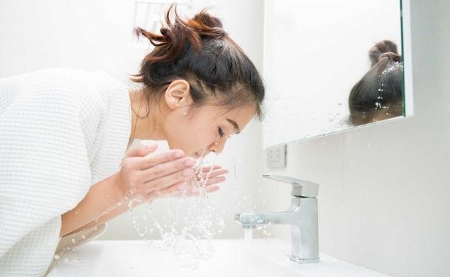 Rửa mặt là bước quan trọng nhất trong quá trình làm sạch da -sữa rửa mặt dạng gel