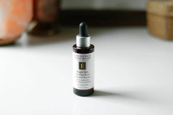 Serum của Eminence có chứa tinh chất từ rễ cam thảo