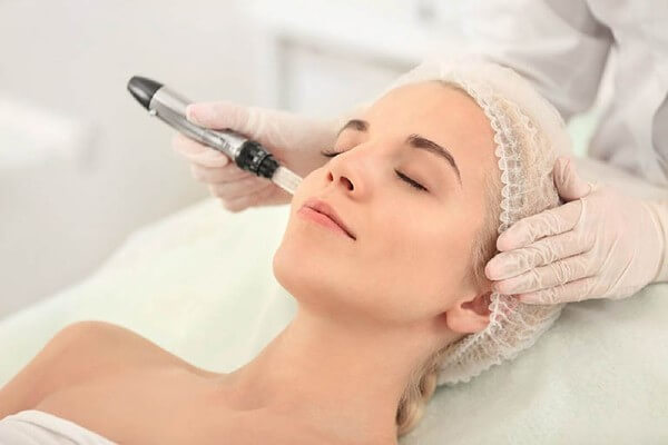 Sử dụng phương pháp laser vào trị nám tuy hiệu quả mang lại tốt nhưng chi phí khá tốn kém cho một lần điều trị