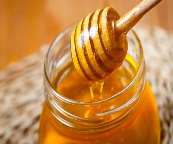 Thành phần mật ong giúp kháng viêm trị mụn