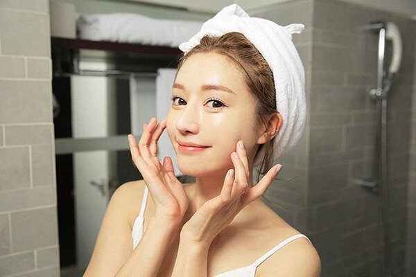 Thời điểm lý tưởng dùng serum là sau rửa mặt - Những lưu ý khi dùng serum
