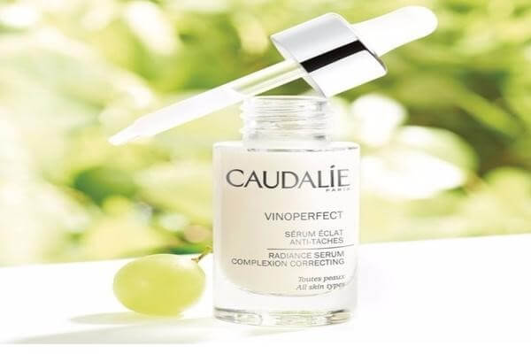 Tinh chất của Caudalie có chứa chiết xuất từ hạt nho giúp làm sáng cho làn da nhạy cảm - serum dưỡng trắng cho da nhạy cảm