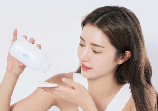 Toner giúp làm sạch sâu và nâng tone da.