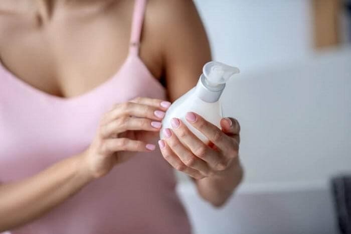 Trước khi lựa chọn sản phẩm hãy tìm đến sự tư vấn của các chuyên gia. - nước rửa phụ khoa