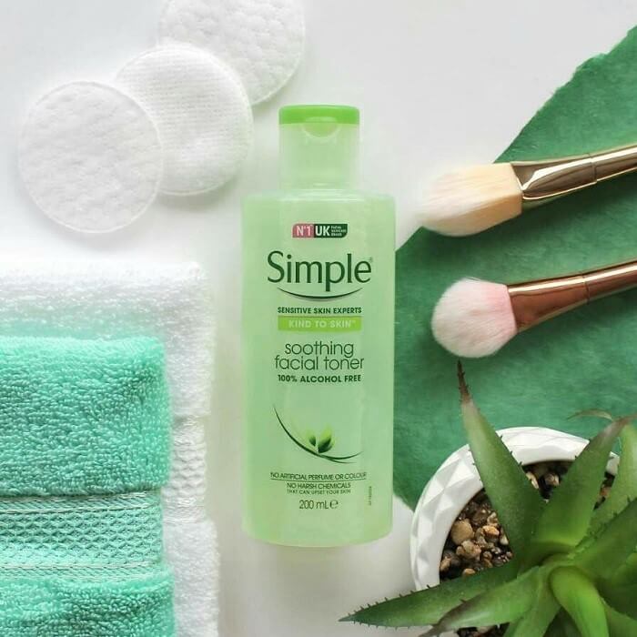 sản phẩm Simple Kind To Skin Soothing Facial Toner