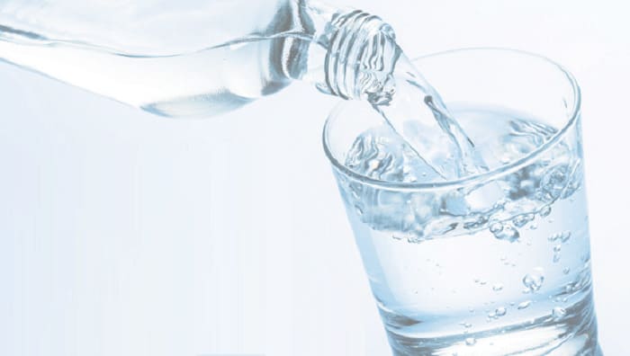 Hãy uống nhiều nước để có làn da căng bóng và khỏe mạnh - dưỡng ẩm cho da mặt